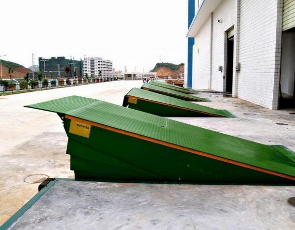 登車橋5（移動登車橋）