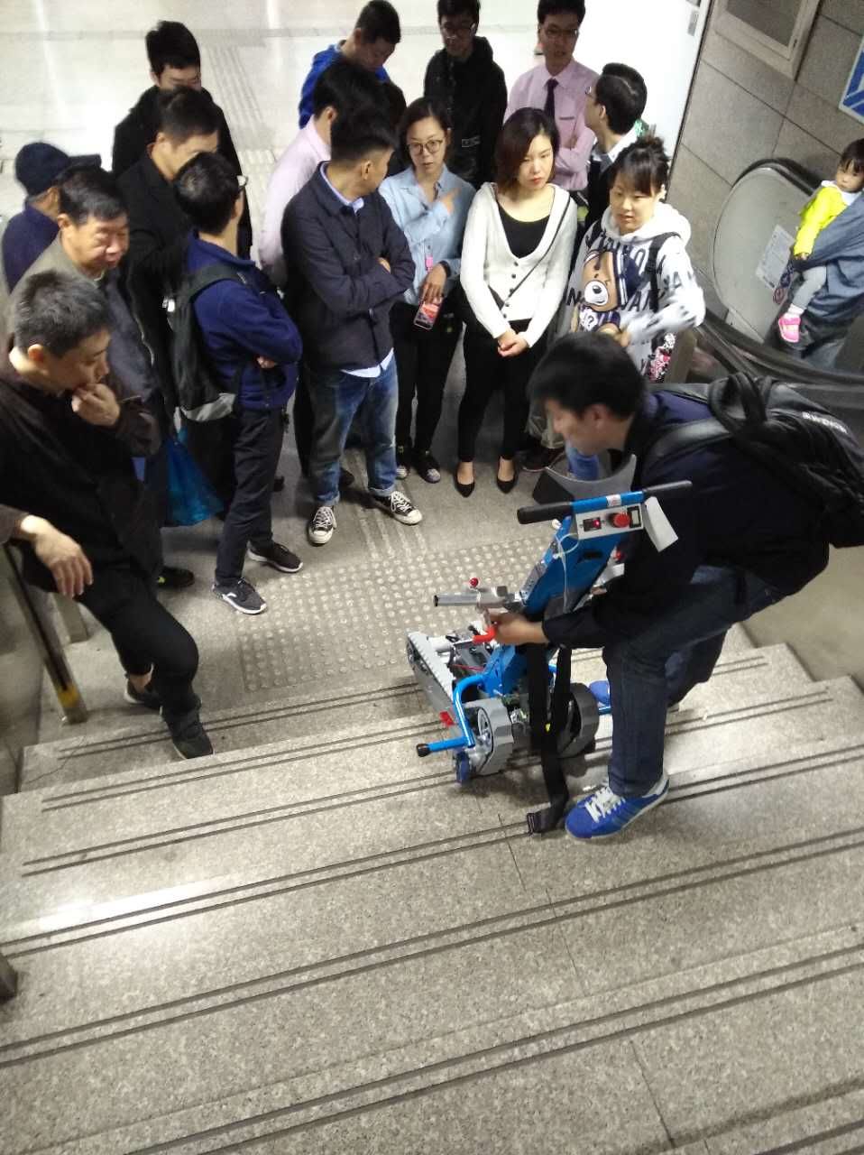 綿陽小型簡易升降貨梯速度如何_小型升降梯子_簡易升降貨梯多少錢